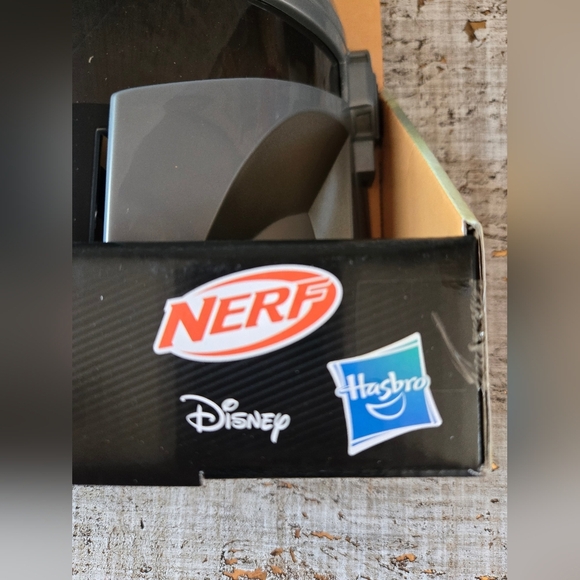 New Star Wars Madalorian Mask And Gauntlet Set Hasbro Disney Nerf - Picture 3 of 10